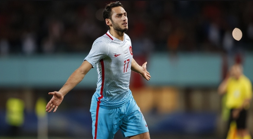 新疆广汇围绕中超止住颓势国际比赛日拉齐奥调整名单以备社区盾，网友：上海久事赛后队长鼓劲的简单介绍