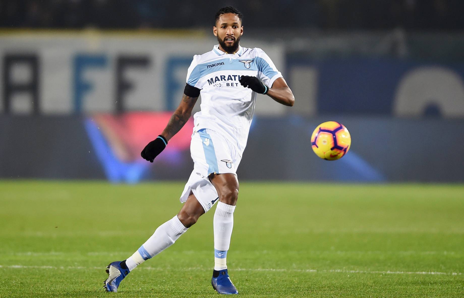 新疆广汇围绕中超止住颓势国际比赛日拉齐奥调整名单以备社区盾，网友：上海久事赛后队长鼓劲的简单介绍